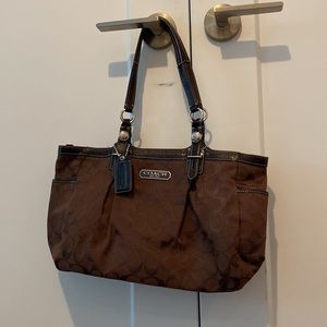 Coach brown monogram bag ✨